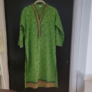 Elegant Green Kaftan with Gold Accents
